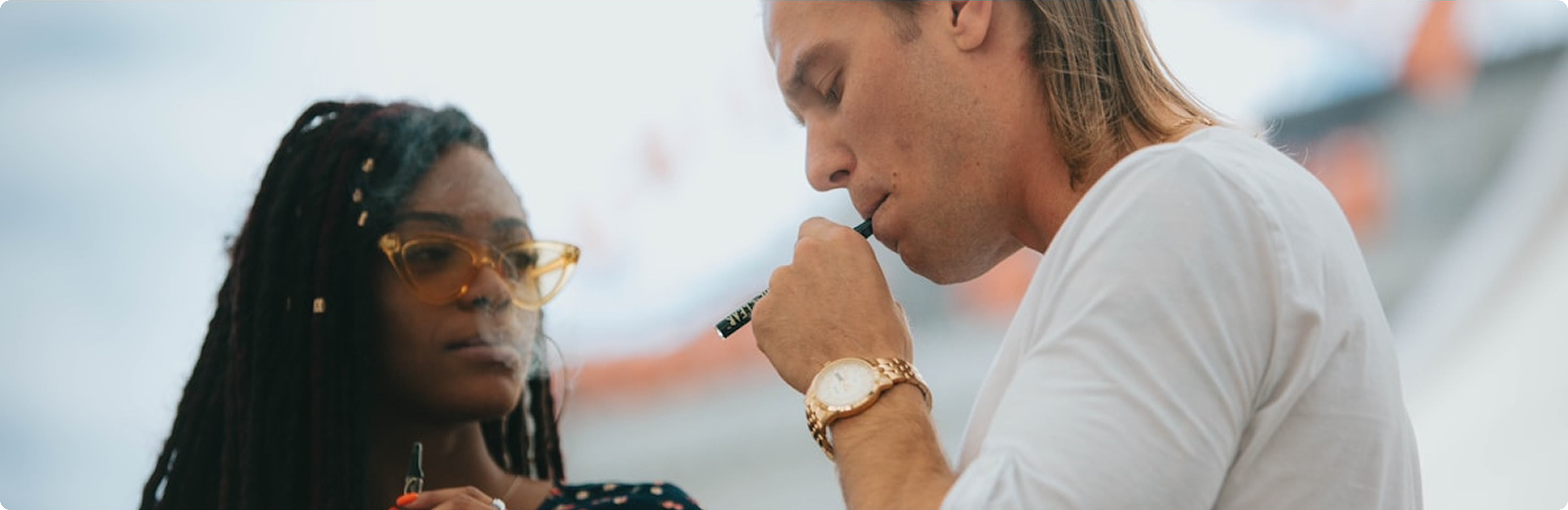 Cannabis community sharing experiences