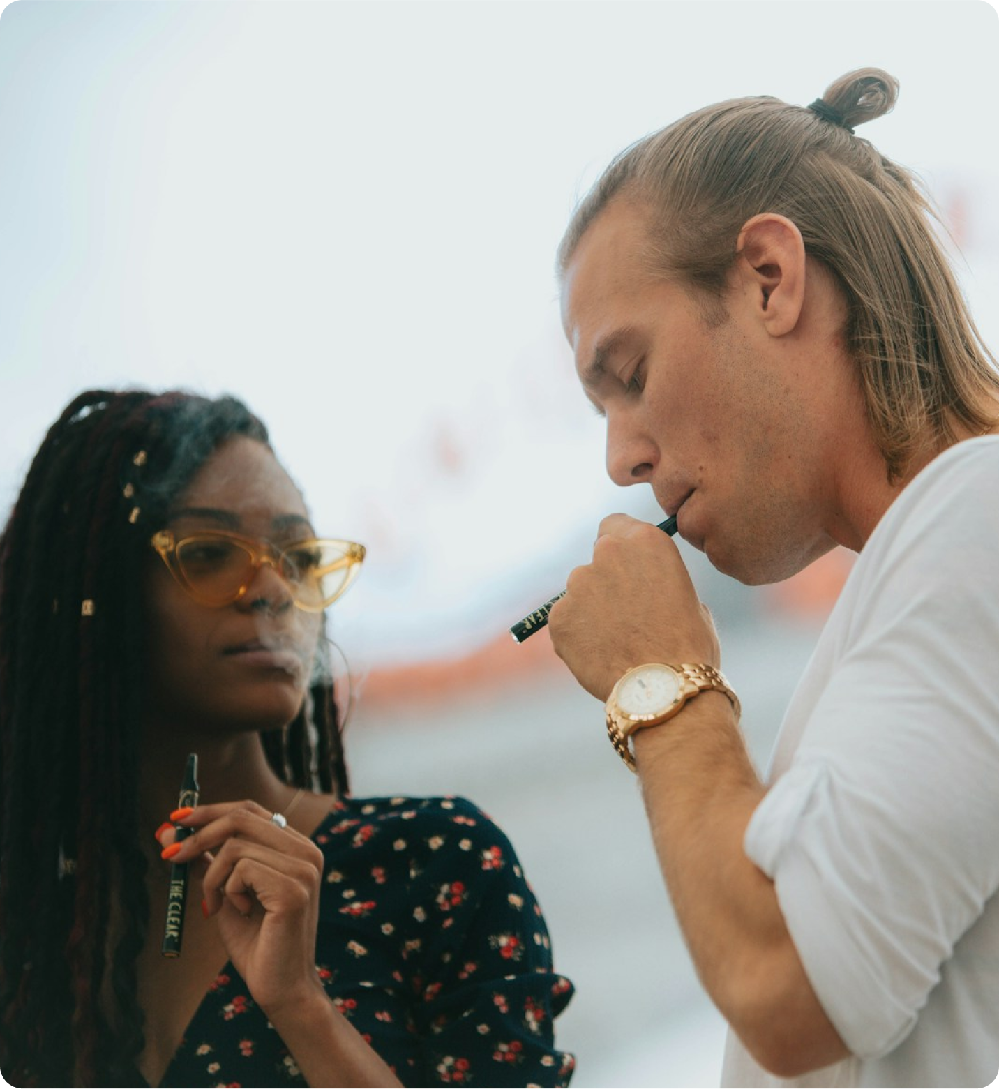 Cannabis community sharing experiences